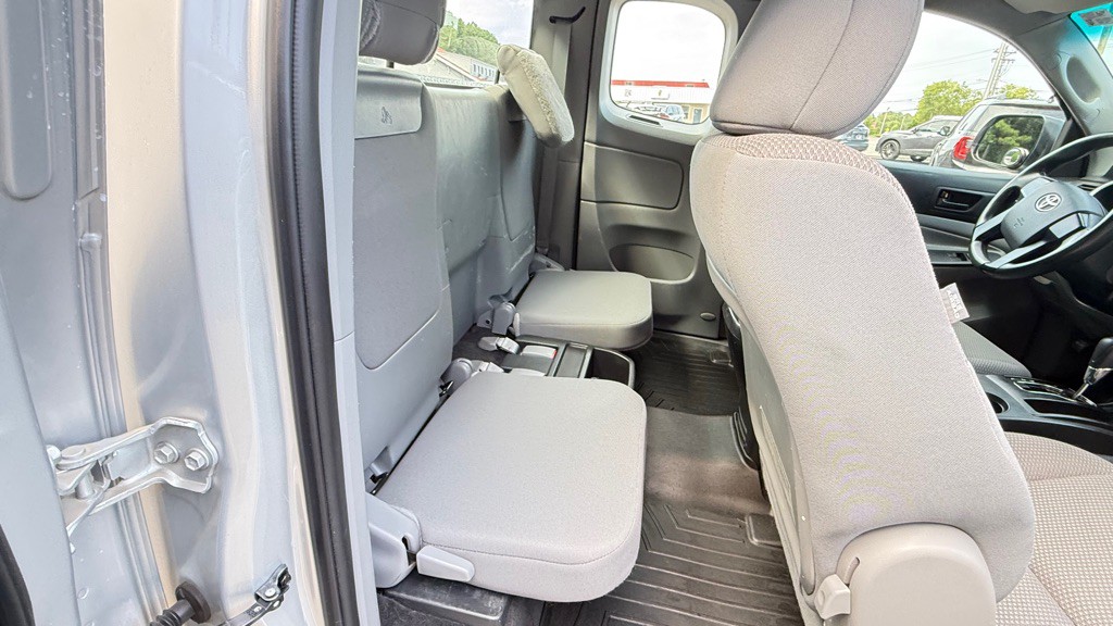 2013 Toyota Tacoma Image 12