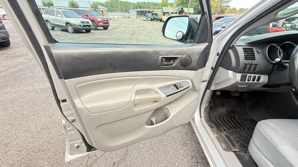 2013 Toyota Tacoma Image 21
