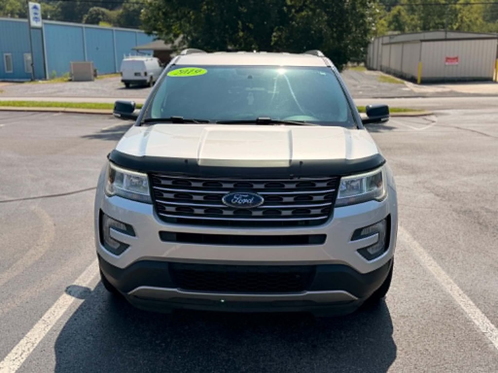 2017 Ford Explorer Image 2