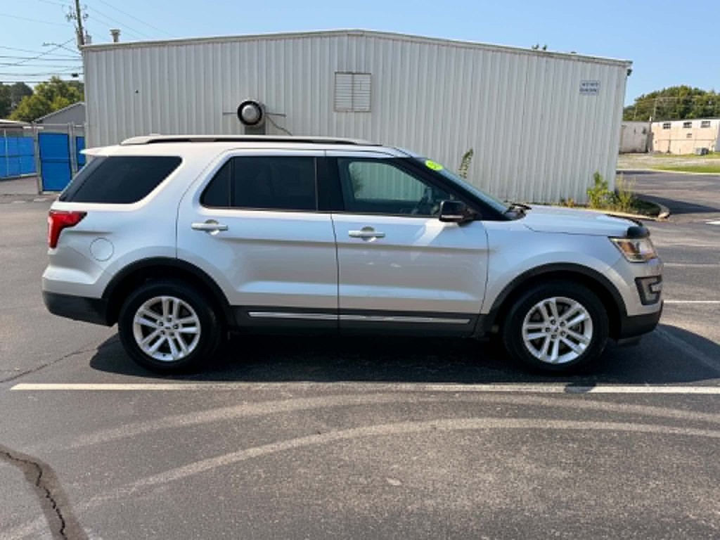 2017 Ford Explorer Image 4