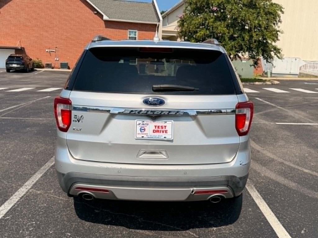 2017 Ford Explorer Image 5