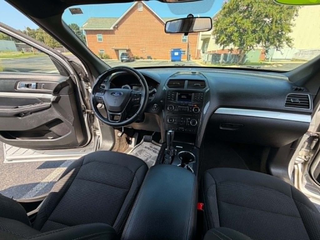 2017 Ford Explorer Image 10