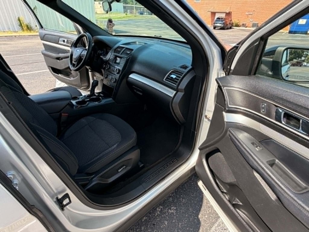 2017 Ford Explorer Image 12