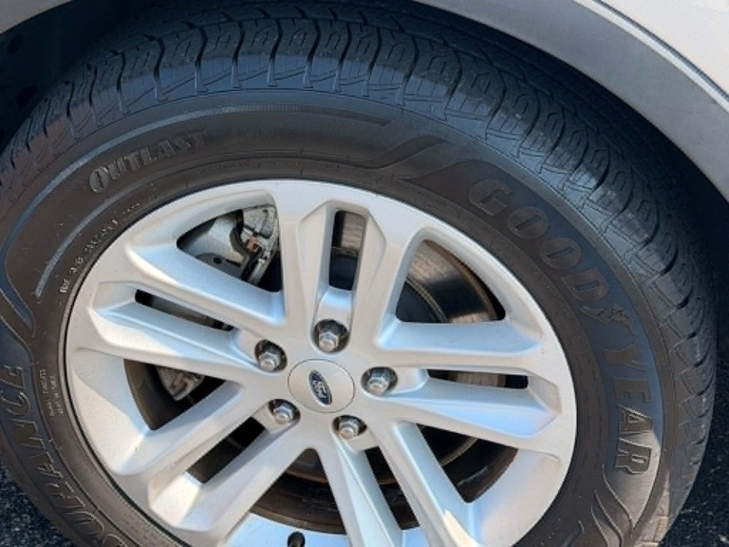 2017 Ford Explorer Image 16