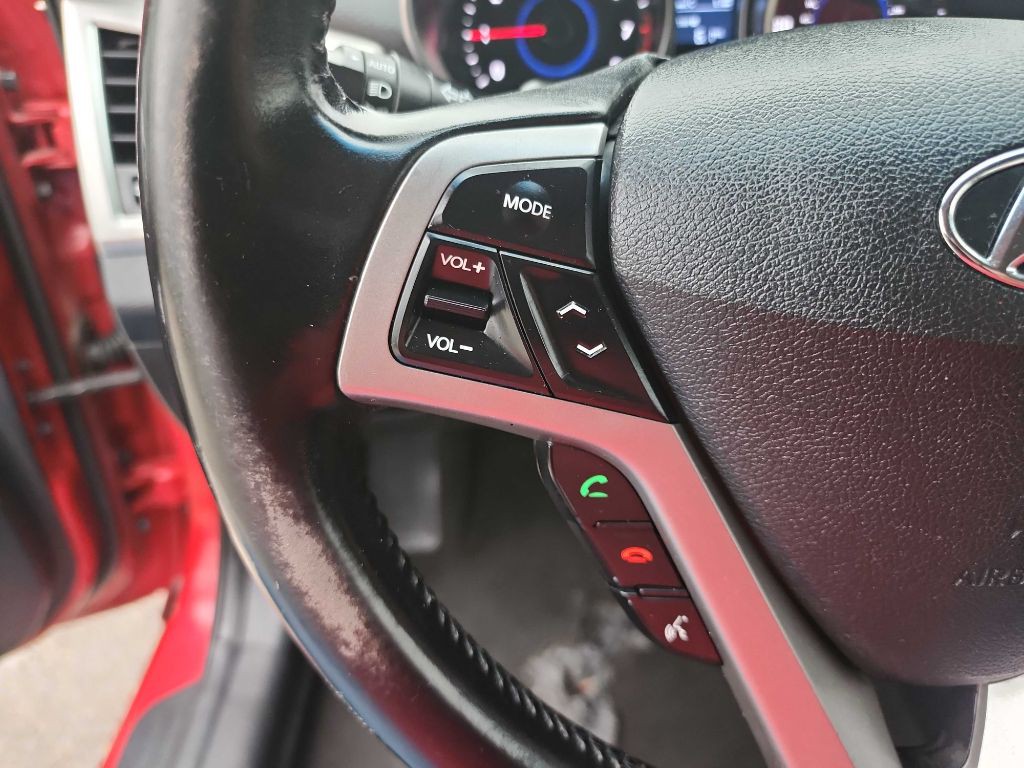 2017 Hyundai Veloster Image 17
