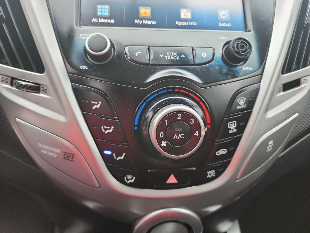 2017 Hyundai Veloster Image 24