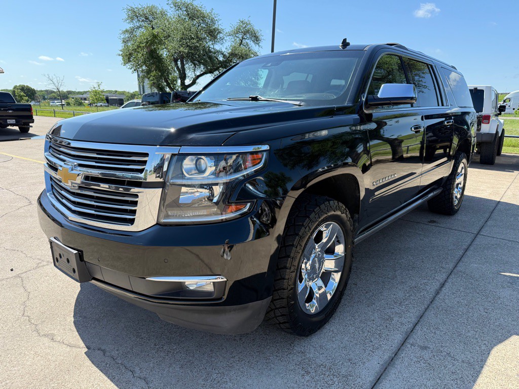 2015 Chevrolet Suburban Image 3