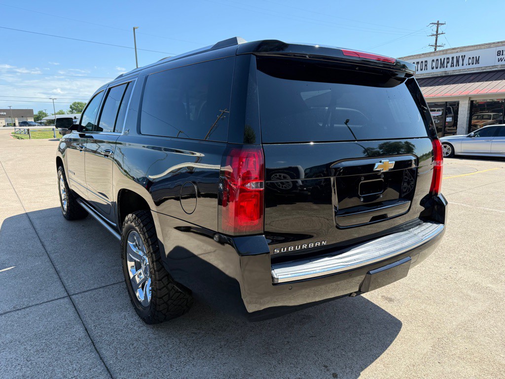 2015 Chevrolet Suburban Image 5