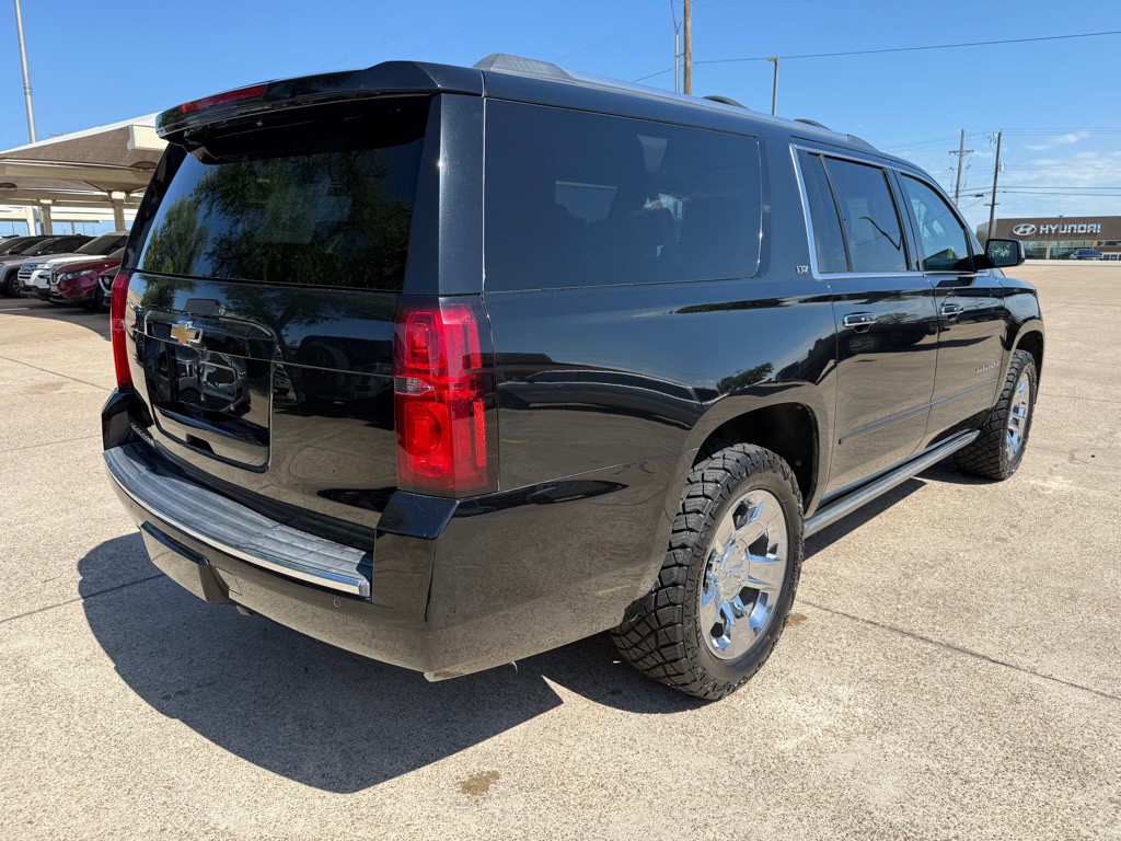 2015 Chevrolet Suburban Image 7