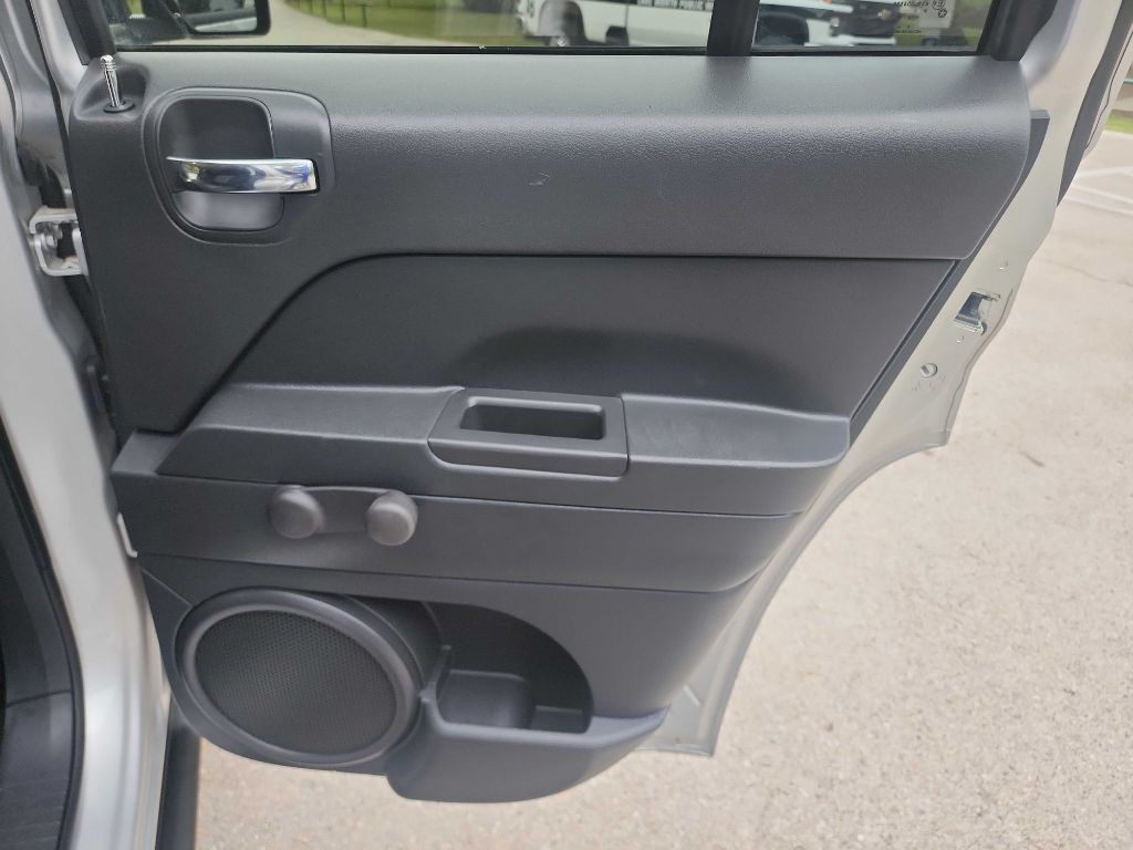 2010 Jeep Patriot Image 25