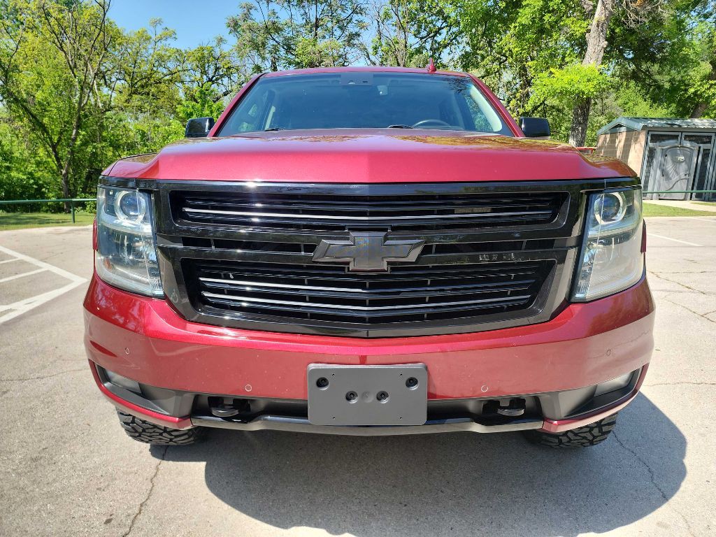 2016 Chevrolet Suburban Image 2