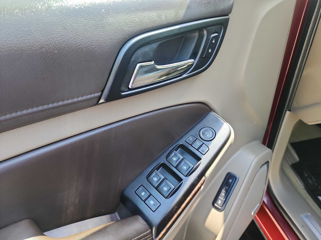 2016 Chevrolet Suburban Image 16