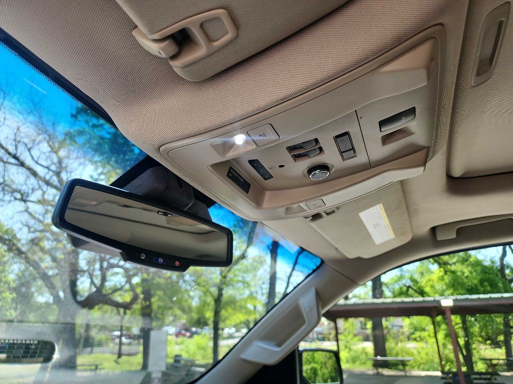 2016 Chevrolet Suburban Image 25