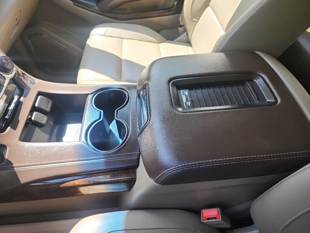 2016 Chevrolet Suburban Image 32