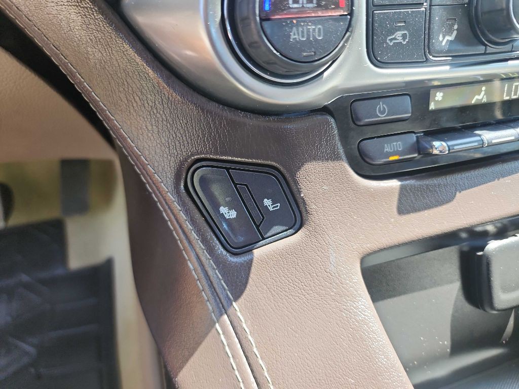 2016 Chevrolet Suburban Image 33