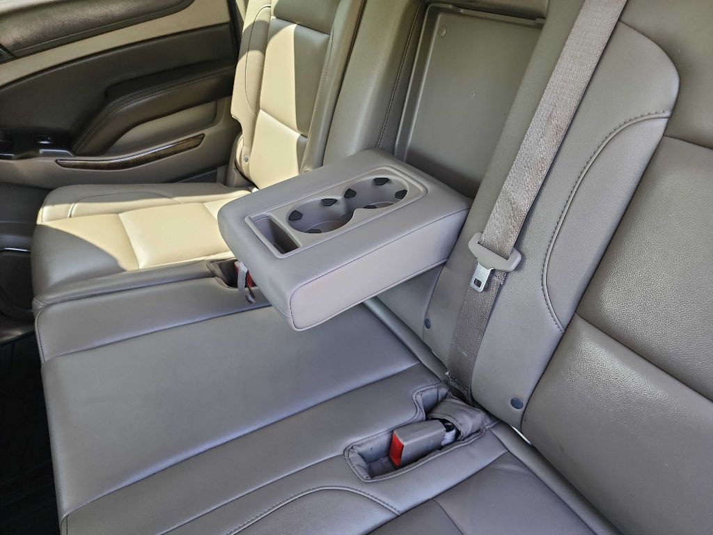 2016 Chevrolet Suburban Image 36