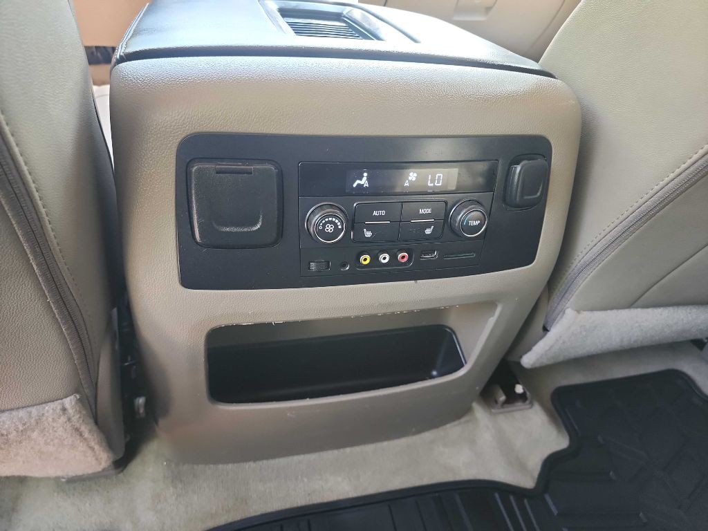 2016 Chevrolet Suburban Image 37
