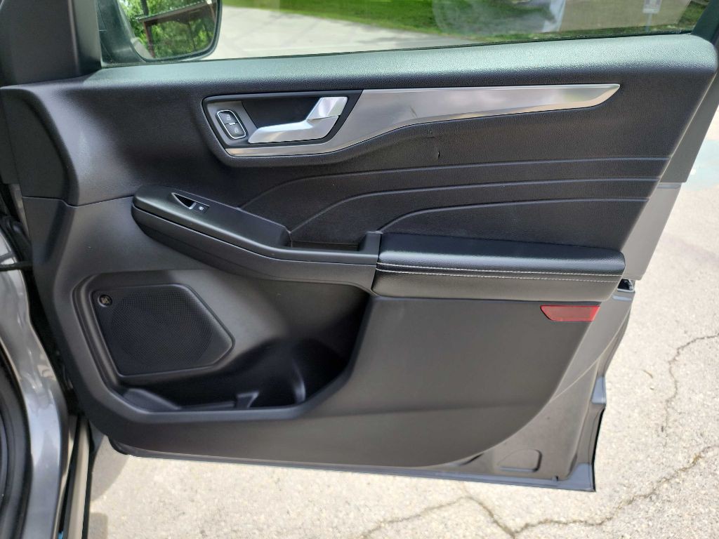 2021 Ford Escape Image 39