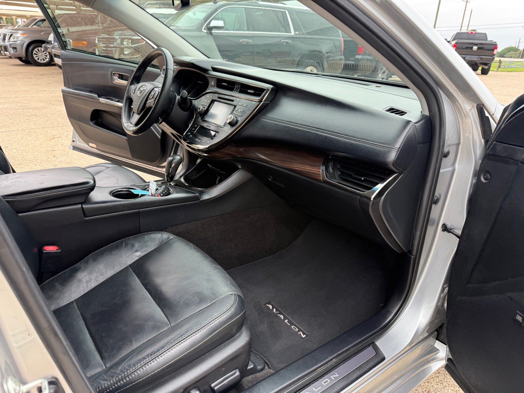 2015 Toyota Avalon Image 16