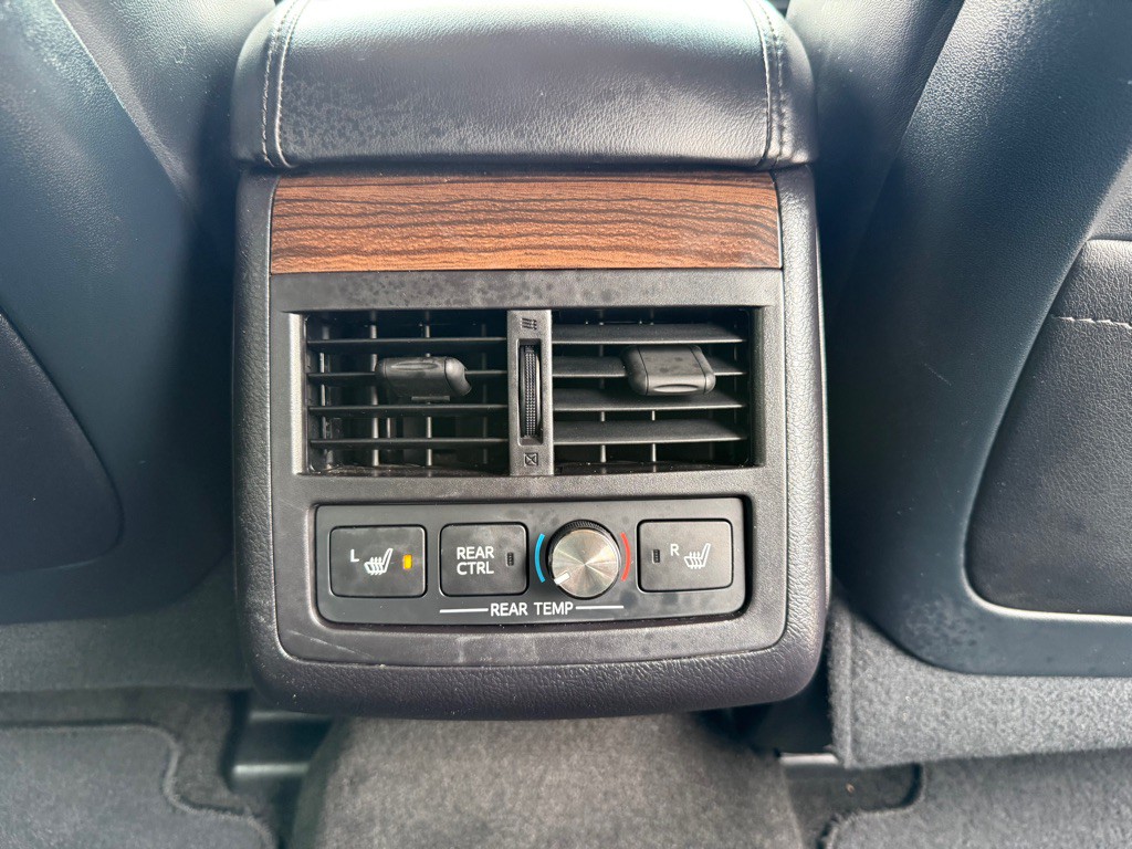 2015 Toyota Avalon Image 22