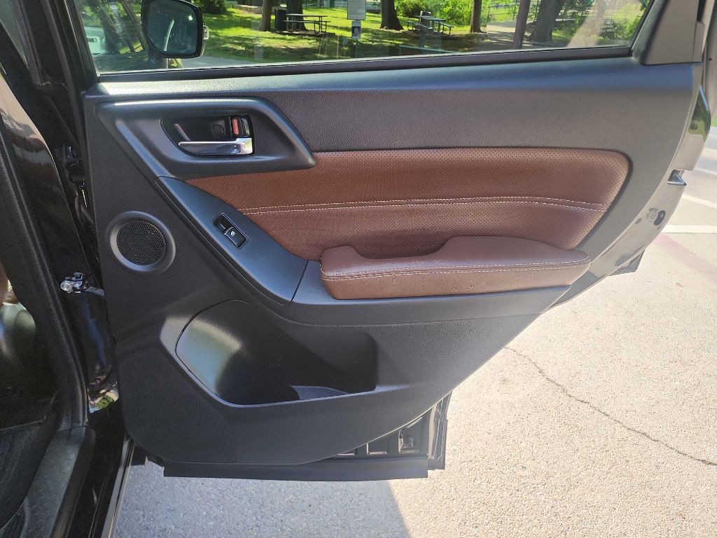 2017 Subaru Forester Image 38