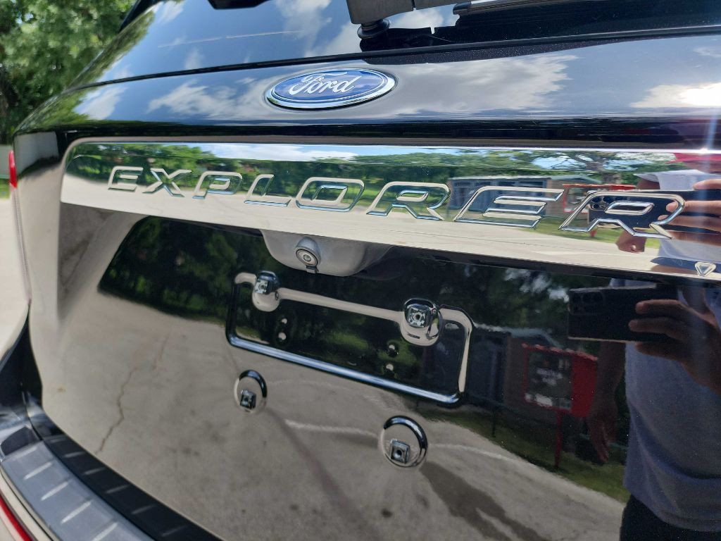 2020 Ford Explorer Image 8