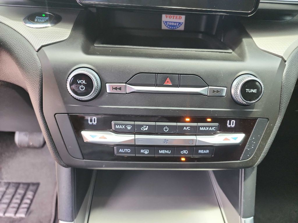 2020 Ford Explorer Image 24