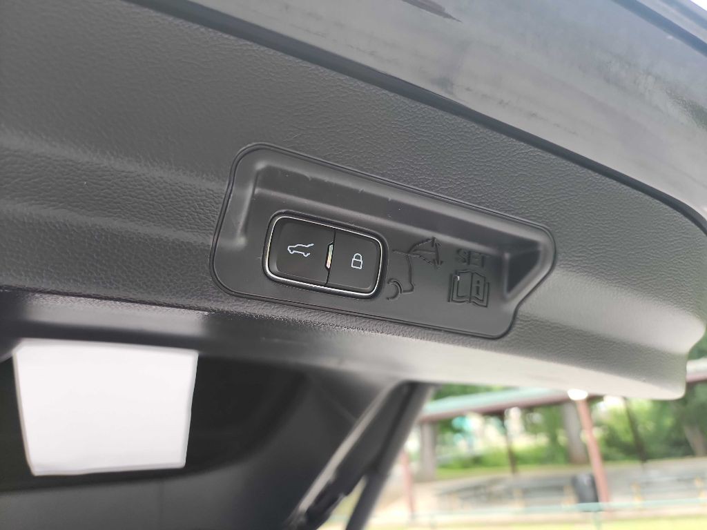 2020 Ford Explorer Image 33