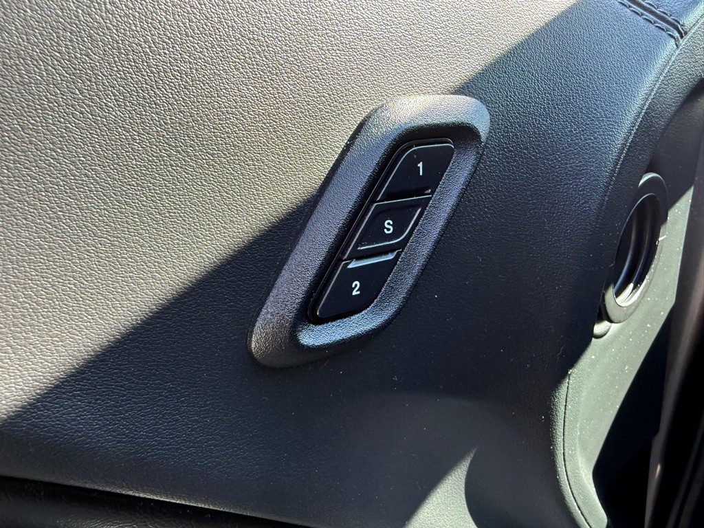 2022 Dodge Challenger Image 25