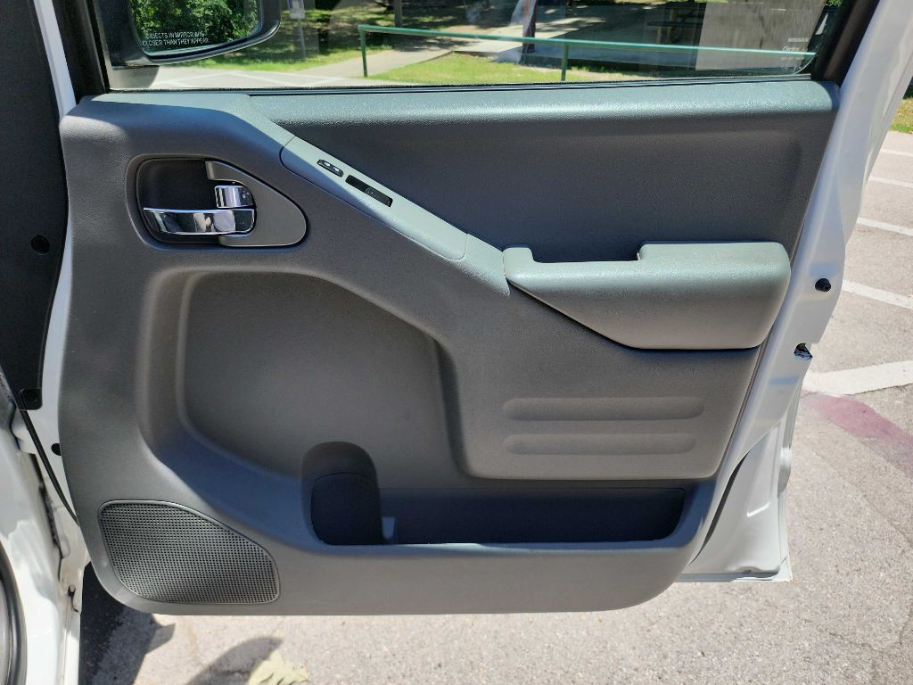 2020 Nissan Frontier Image 35