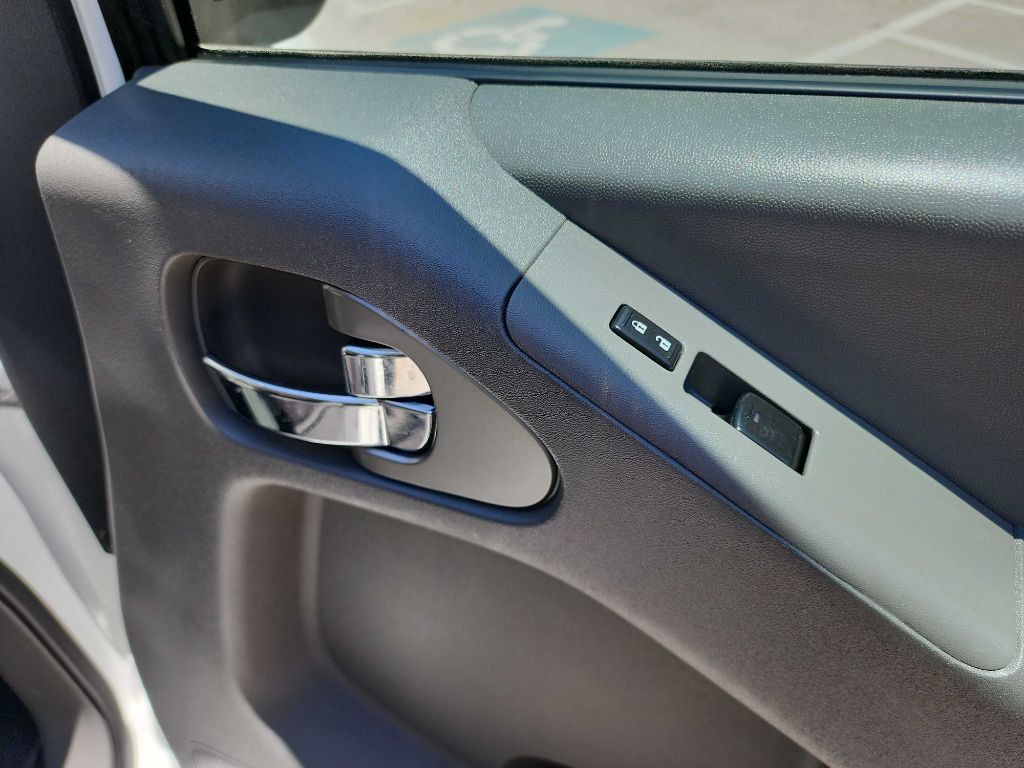 2020 Nissan Frontier Image 36