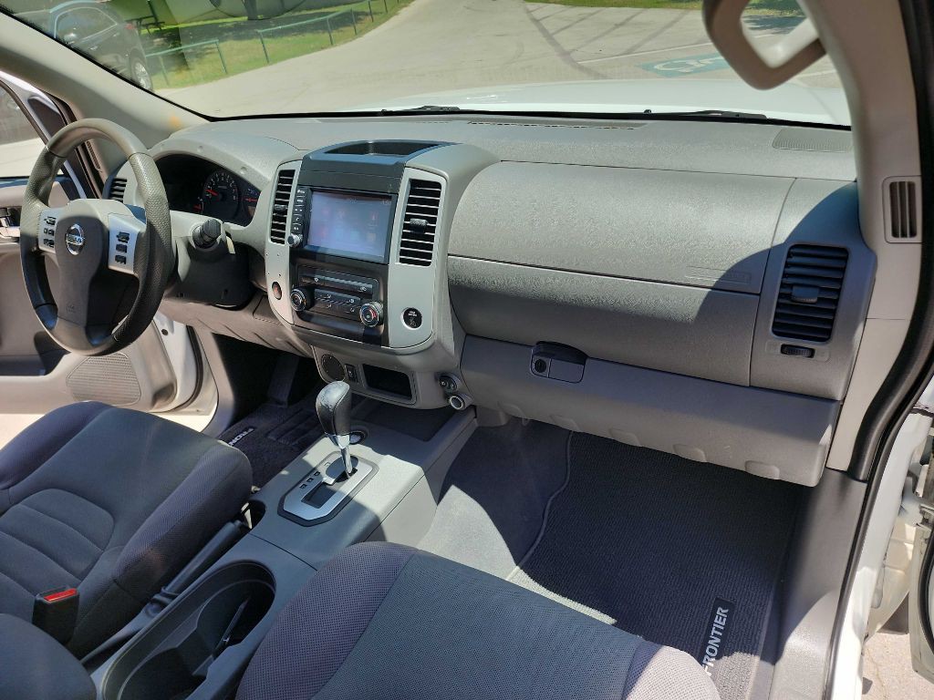 2020 Nissan Frontier Image 39