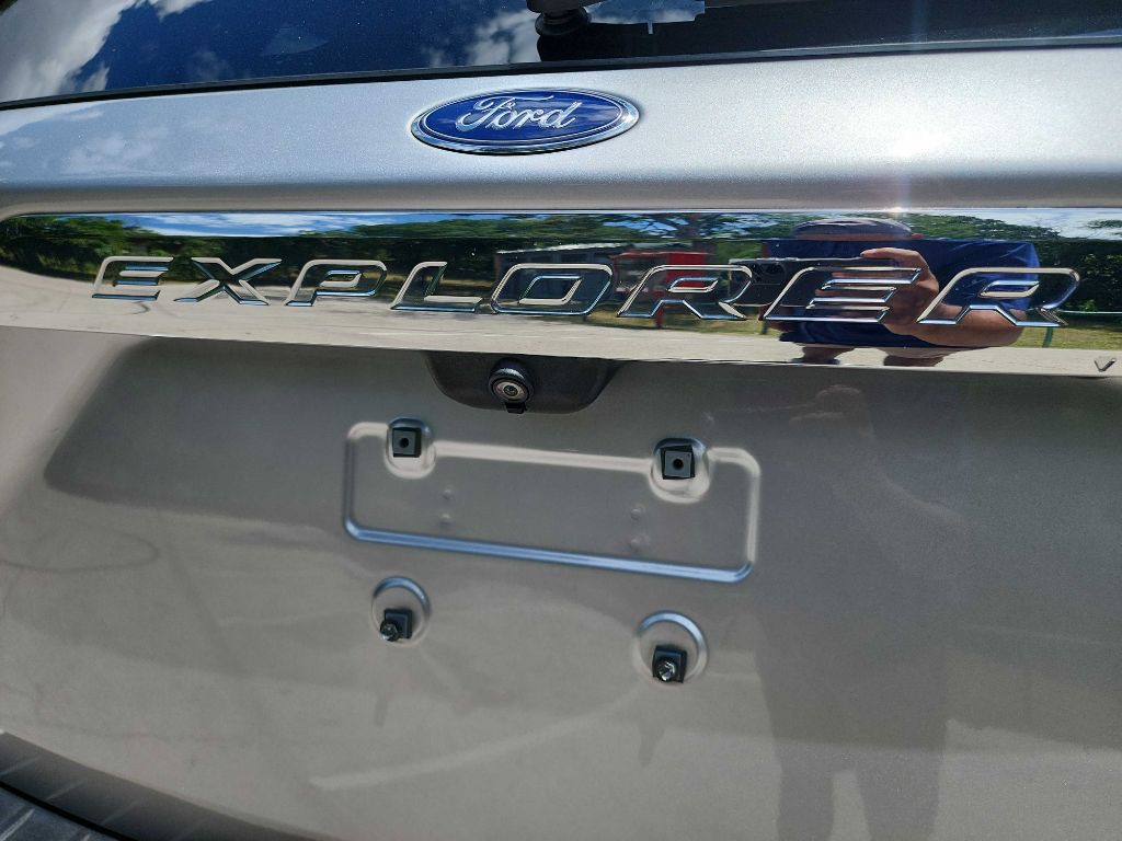 2021 Ford Explorer Image 8