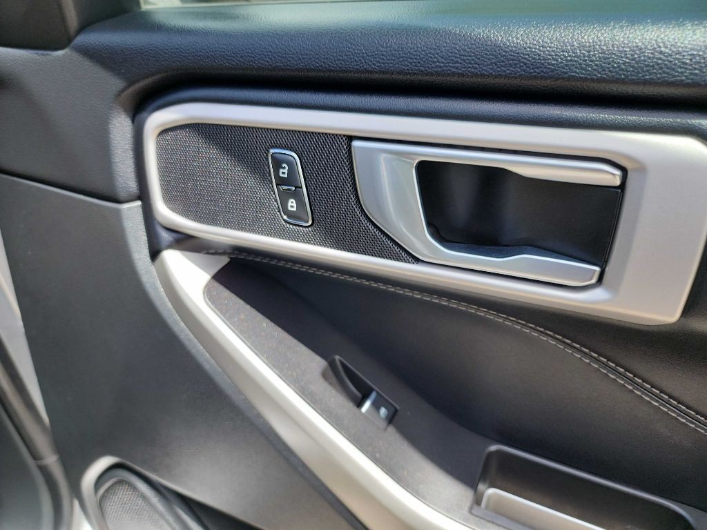2021 Ford Explorer Image 40