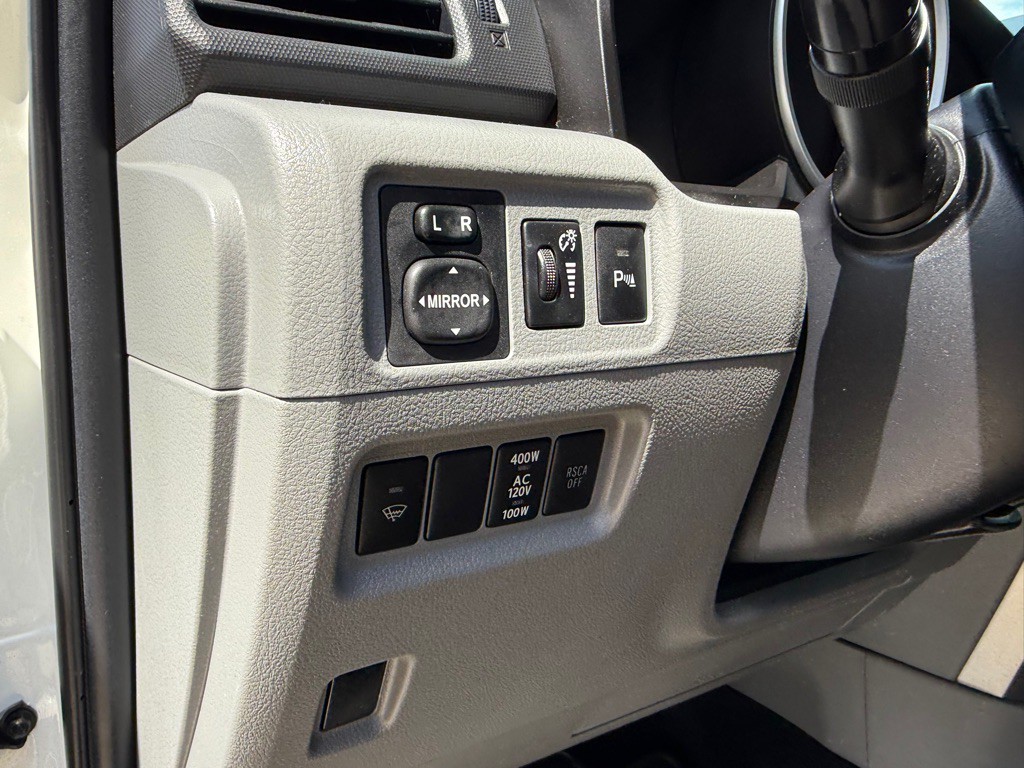 2012 Toyota 4Runner Image 18