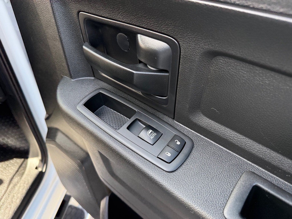 2017 RAM 3500 Image 28