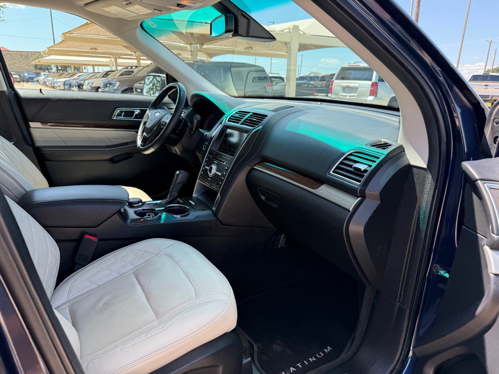 2016 Ford Explorer Image 18
