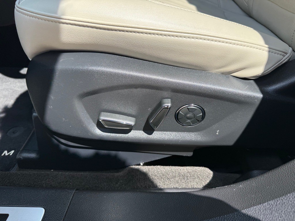 2016 Ford Explorer Image 30