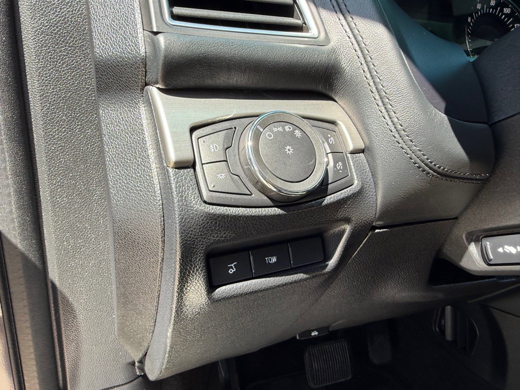 2016 Ford Explorer Image 31
