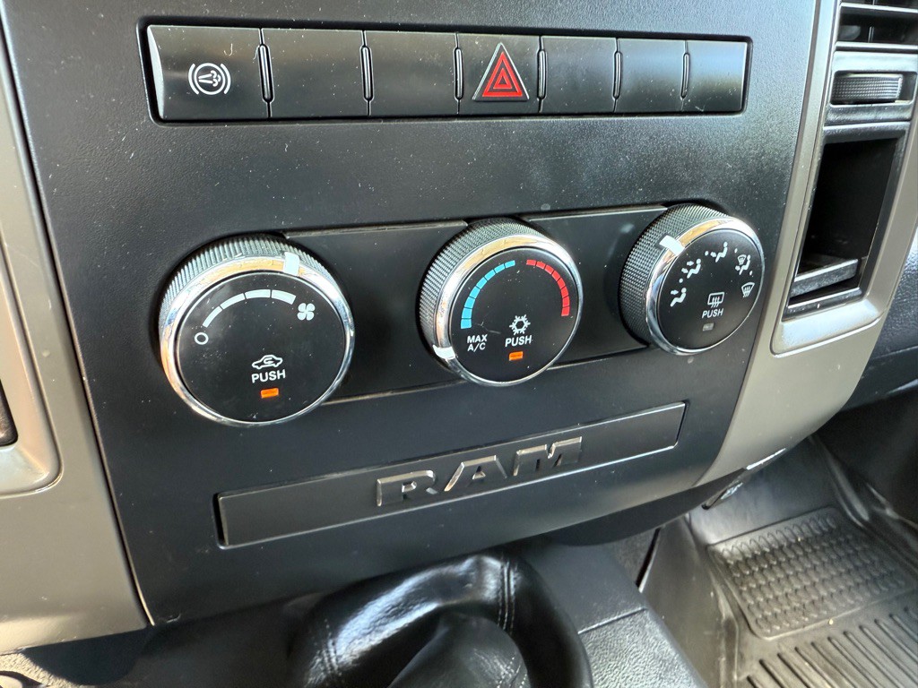 2012 Dodge Ram 3500 Image 32