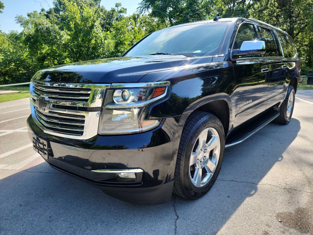 2017 Chevrolet Suburban Image 4