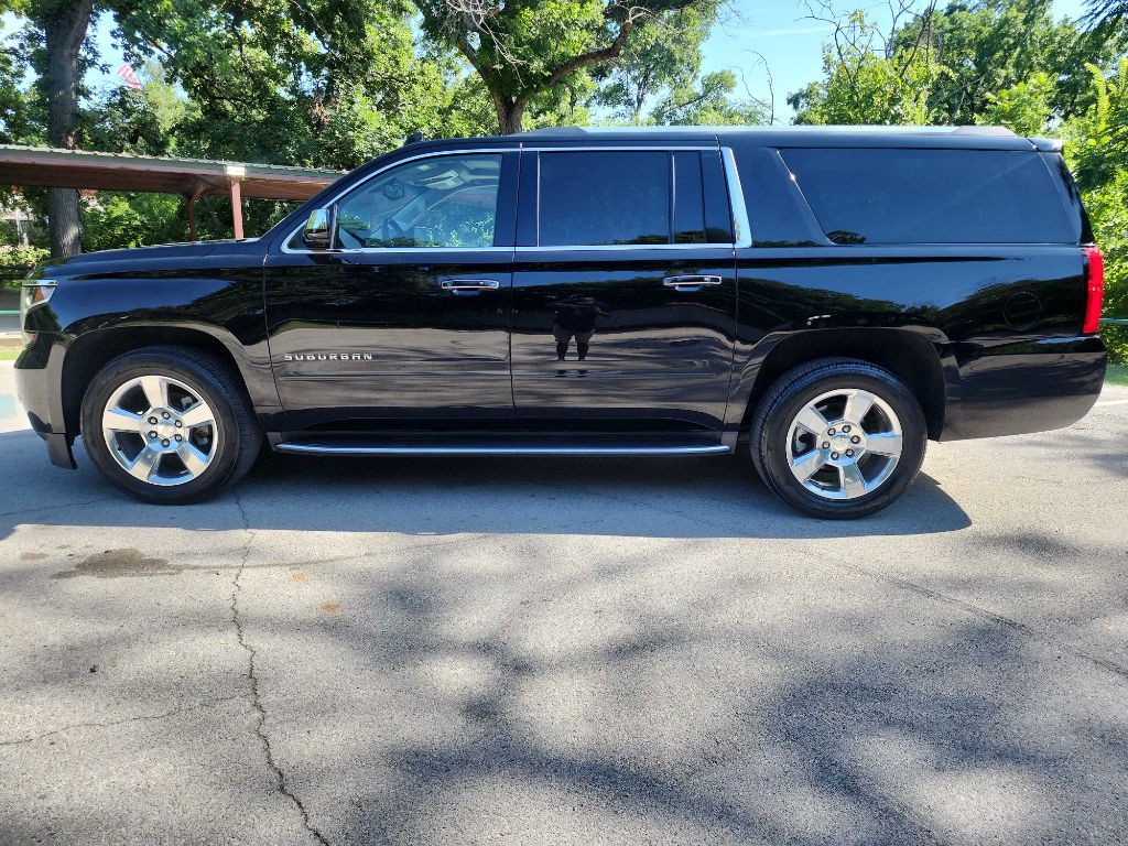 2017 Chevrolet Suburban Image 5