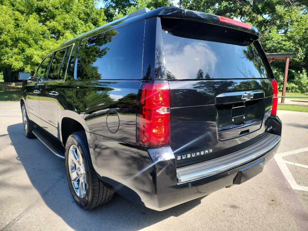 2017 Chevrolet Suburban Image 6