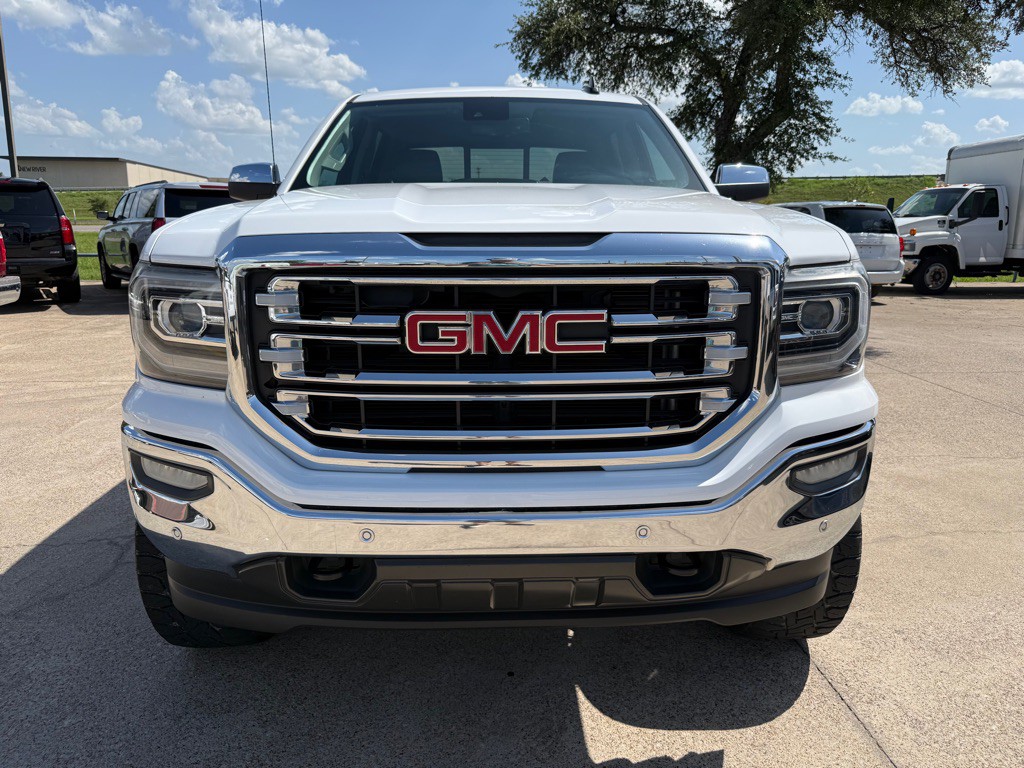 2018 GMC Sierra Image 2