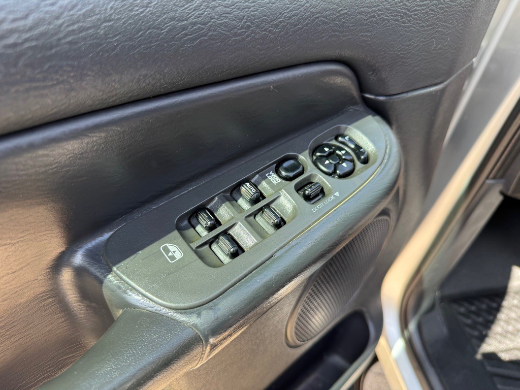 2004 Dodge Ram 3500 Image 19