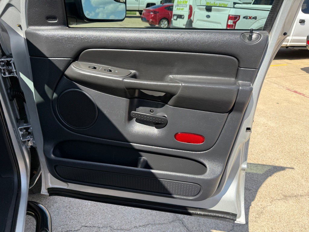 2004 Dodge Ram 3500 Image 21