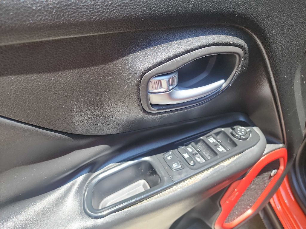 2016 Jeep Renegade Image 17