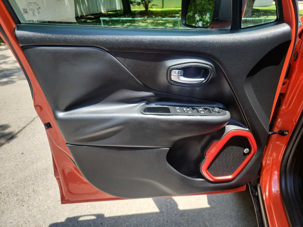 2016 Jeep Renegade Image 18