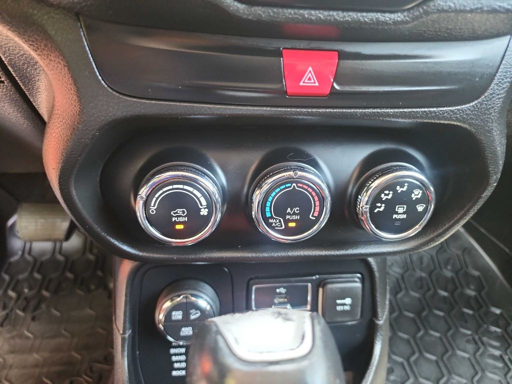 2016 Jeep Renegade Image 29