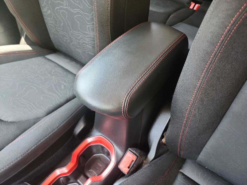 2016 Jeep Renegade Image 32